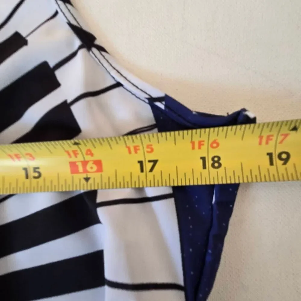 Womens Sleeveless Polo Top Featuring Print of Piano Keys and Musical Notes Size - Picture 6 of 8
